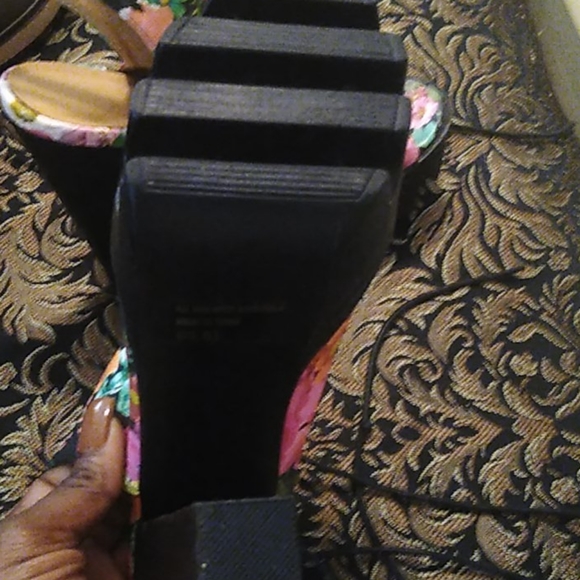 Heels - Picture 2 of 2